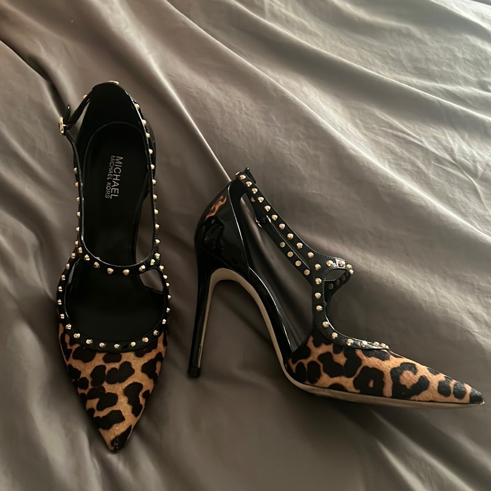 Gorgeous Michael Kors gold studded leopard high heel. Size 7. 4 inch heel.